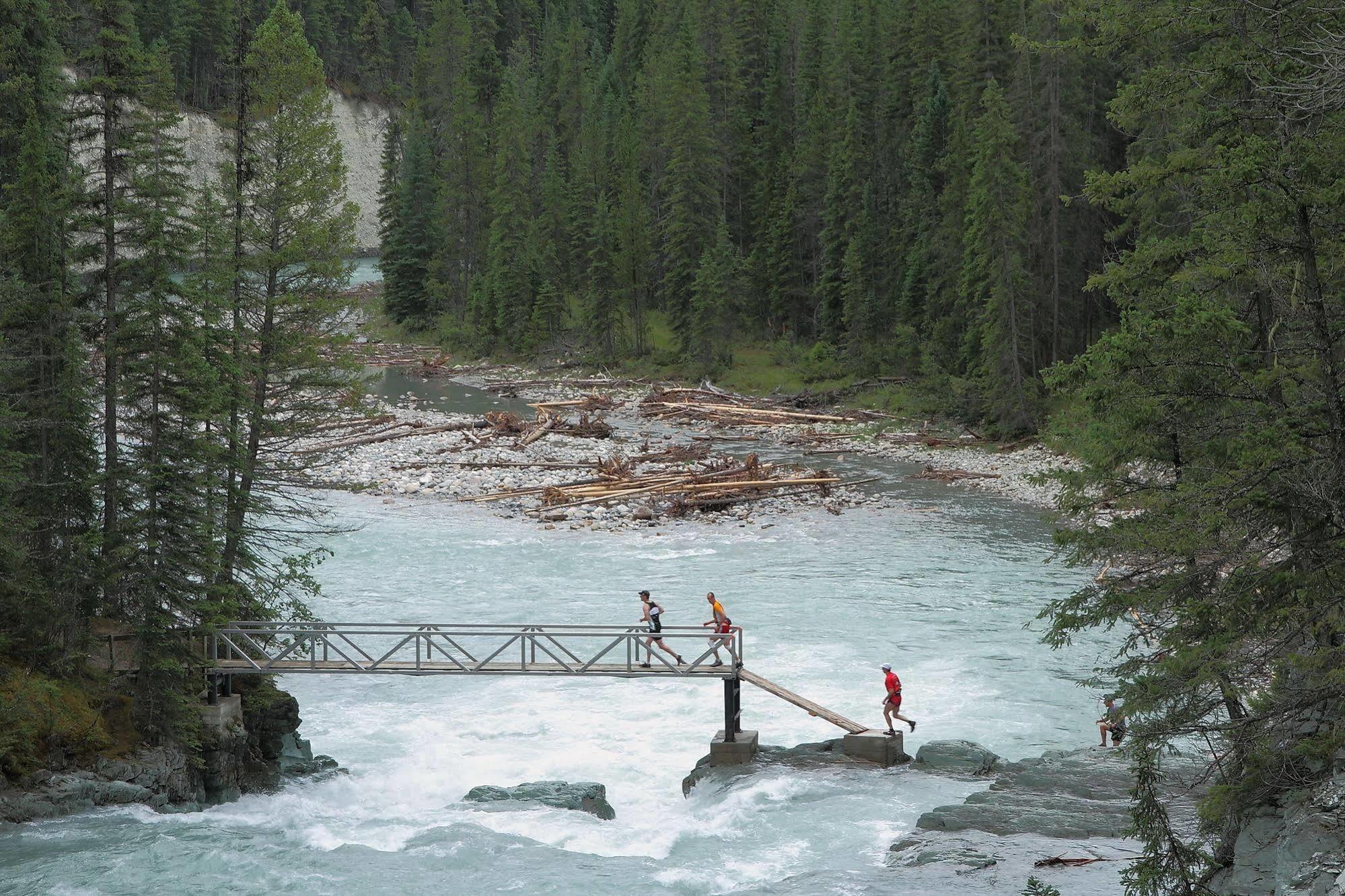 Nipika Mountain Resort Radium Hot Springs Luaran gambar